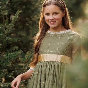 Well Dressed Wolf Size 10 St. Lucia in Gilded Green